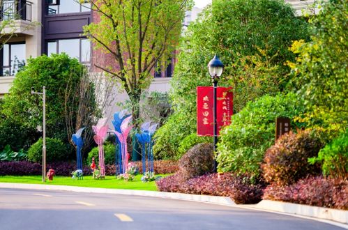 在售建面約98 142平的三房和四房產(chǎn)品,兼顧到剛需和剛改群體,戶型設(shè)計相當不錯